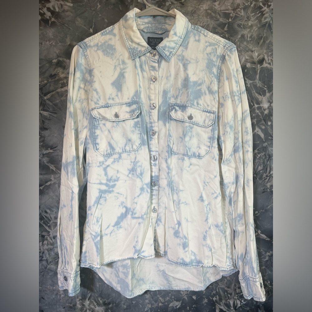 Guess button down denim jean top bleach washed long sleeve high low hem M